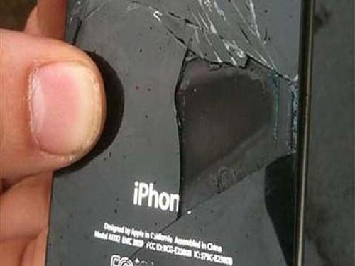 iPhone 4 'echa humo y se derrite' en pleno vuelo