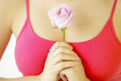 Mujeres que no tienen antecedentes familiares también pueden sufrir cáncer de mama