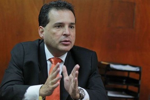 Congreso decide hoy si acepta la renuncia de Omar Chehade a la segunda vicepresidencia