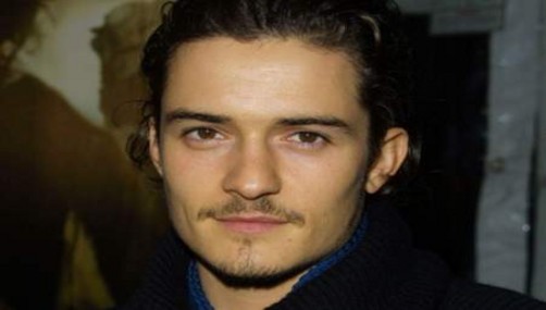 Orlando Bloom guarda trajes de sus películas para su hijo