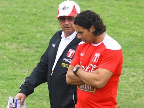 Sergio Markarián le pidió a Pizarro llevar a Perú al Mundial Brasil 2014