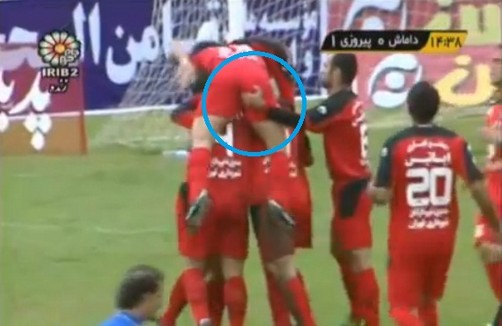 Futbolistas iraníes fueron suspendidos por 'meterse mano' (Video)