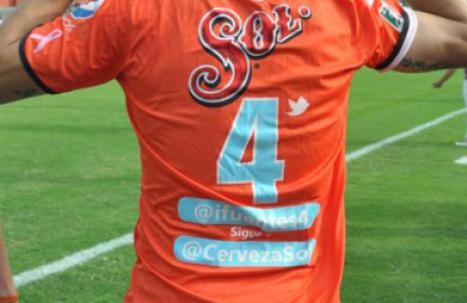 Jugadores colocaron sus cuentas de Twitter en camisetas