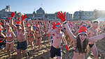 Más de 10 mil holandeses se bañaron en frías aguas para celebrar el Año Nuevo