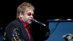 Elton John arribó esta tarde a Lima para brindar concierto esta noche