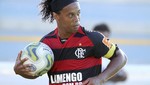 Video: Ronaldinho anotó gol olímpico en la derrota del 'Fla'