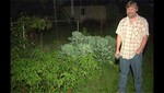 Hombre sin trabajo encontró 150 mil dólares en su jardín