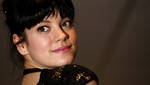 Lily Allen muestra embarazo en Twitter