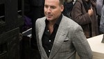 David Furnish vuela a Los Ángeles por una picadura de abeja