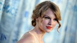 Taylor Swift escribe sus canciones a media noche