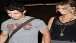 Nick Jonas y Delta Goodrem noche de bowling