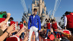 Justin Bieber se vistió de 'príncipe azul' para desfile navideño