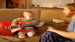 Bebé músico la rompe en Youtube