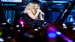 Avril Lavigne se lleva el susto de su vida en Brasil (video)
