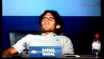 VIDEO: Nadal sufre calambre durante conferencia de prensa