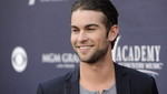 Chace Crawford a besos con Kaylee Defer