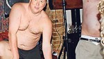 Presidente del Newcastle se desnuda en onomástico