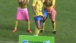 Jugador brasileño celebra su gol bailando el Waka-Waka