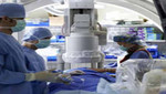 Médicos suecos realizan con éxito trasplante de tráquea sintética