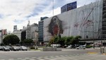 Argentinos homenajean a Roger Waters con imagen gigante de The Wall