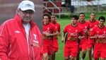 Selección peruana viaja hoy a Santiago para enfrentar mañana a Chile