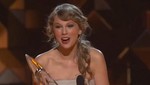 Taylor Swift nombrada Artista del Año en los Premios CMA 2011 (video)