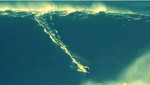 Video: surfeó una ola de 28 metros en Portugal