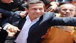 Mujer no quiso soltarle el brazo al presidente Ollanta Humala