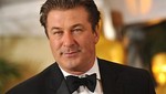 Alec Baldwin se queja del servicio de Starbucks