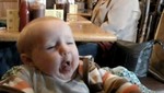 Bebé saborea un limón por primera vez (Video)