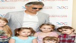 Andrea Bocelli asiste a gala benéfica en Moscú