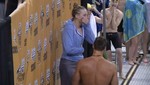 Nadador olímpico le pide matrimonio a su novia durante premiación (video)