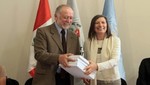 Ministro de Cultura recibe Plan de Manejo de  Nazca y Pachacámac 2012