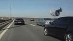 Hombre atropellado en una autopista rusa (Video)