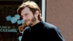 Ashton Kutcher apareció con look de Steve Jobs