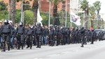 Huelga educativa en España causa cortes de tráfico, marchas y encierros