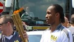 Inglaterra: Didier Drogba participó en el relevo de la antorcha olímpica