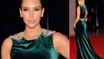 Kim Kardashian es captada en poses exageradas