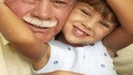 ¡Atención varones!: Postergar la paternidad puede incrementar  la longevidad en los hijos