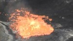 [VIDEO] Contenedor de basura produce una gran reacción al ser arrojado a un volcán
