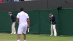 [VIDEO] Wimbledon: Tenista golpea casualmente a una jueza en el ojo tras un potente saque