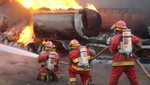 Voraz incendio en tienda de muebles en La Victoria