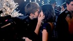 Justin Bieber besa a otra chica en Mistletoe