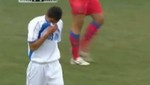 Futbolista rumano falla un gol increíble (video)
