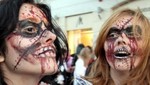 [VIDEO] Zombies protestan en calles de Nueva York por cambios en canal que pasaba 'The Walking Dead'