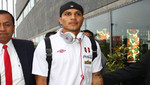 Paolo Guerrero fue olvidado por el bus de la selección peruana