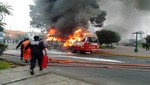 Más de doce pasajeros salvan de morir calcinados al incendiarse coaster en la que viajaban