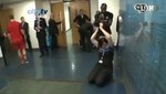 [VIDEO] Mario Balotelli bromea quitándole la cámara a la fotógrafa del Manchester City