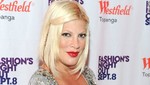 Tori Spelling le da la bienvenida a su cuarto hijo