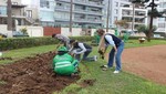Vecinos comprometidos en embellecer los jardines de Barranco